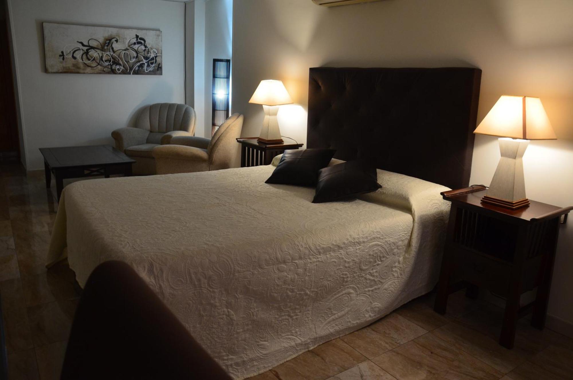 Hostal Mont Royal アリカンテ エクステリア 写真