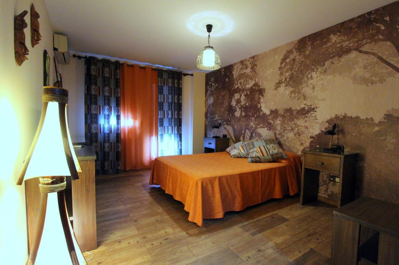 Hostal Mont Royal アリカンテ エクステリア 写真